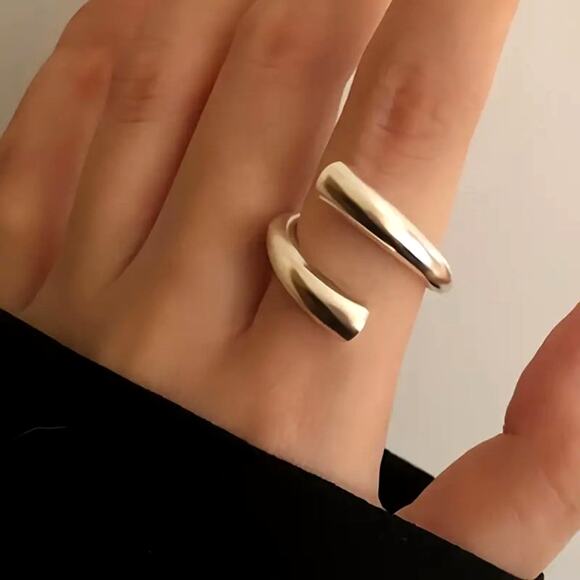 2 pc Stylish Hollow Line Rings One Size Unisex - Picture 4 of 7